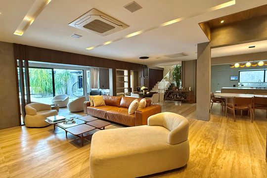 Sala de casa de condomínio à venda com 4 quartos, 500m² em Jardim Paulista, Barueri