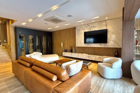 Sala de casa de condomínio à venda com 4 quartos, 500m² em Jardim Paulista, Barueri