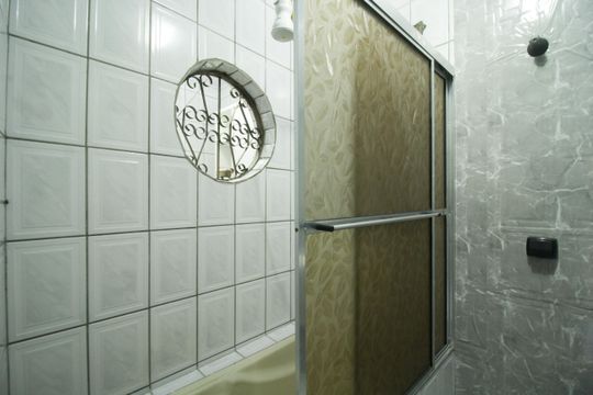 Banheiro de casa para alugar com 3 quartos, 200m² em Parque Sao Luis, São Paulo