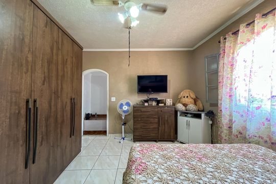 Suíte 2 de casa para alugar com 2 quartos, 200m² em Parque Sao Luis, São Paulo