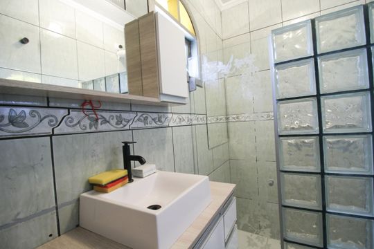 Banheiro social de casa para alugar com 2 quartos, 200m² em Parque Sao Luis, São Paulo