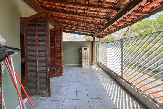 Varanda da Suíte 1 de casa para alugar com 2 quartos, 200m² em Parque Sao Luis, São Paulo