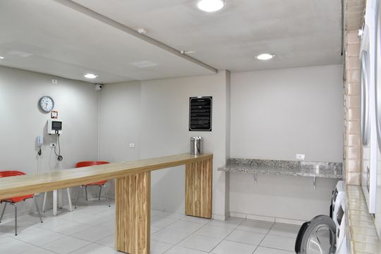 Área comum - Lavanderia de apartamento para alugar com 1 quarto, 28m² em Bacacheri, Curitiba