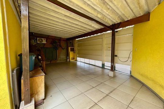 Garagem de casa à venda com 3 quartos, 194m² em Vila Rosalia, Guarulhos