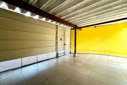 Garagem de casa à venda com 3 quartos, 194m² em Vila Rosalia, Guarulhos