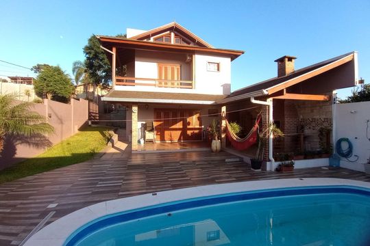 Piscina de casa à venda com 3 quartos, 190m² em Feitoria Seller, São Leopoldo