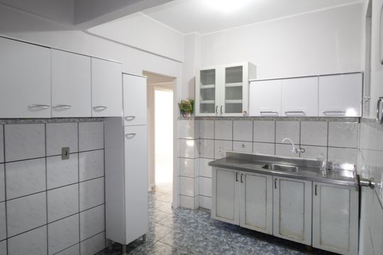 Cozinha de apartamento à venda com 2 quartos, 64m² em Passo D’areia, Porto Alegre