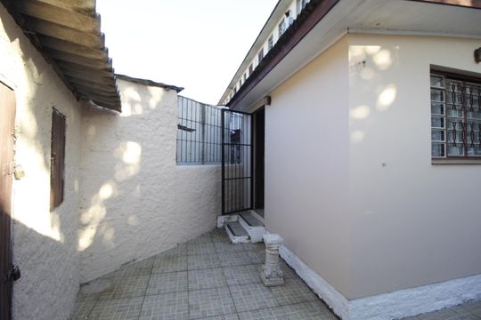 Quintal de apartamento à venda com 2 quartos, 64m² em Passo D’areia, Porto Alegre