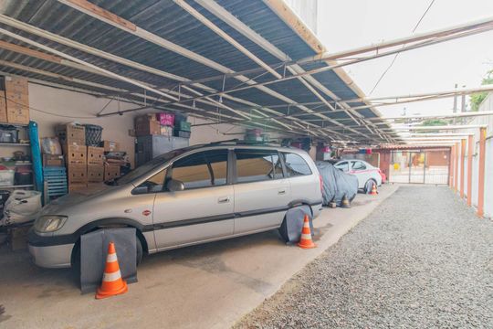 Garagem de casa à venda com 2 quartos, 64m² em Santo Antônio, Porto Alegre