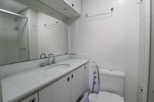 Banheiro da Suíte 1 de apartamento para alugar com 1 quarto, 73m² em Mont’serrat, Porto Alegre