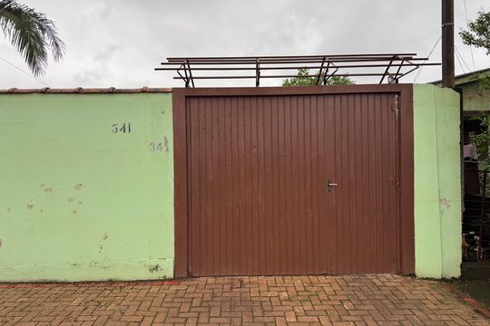Fachada de casa à venda com 2 quartos, 120m² em Campina, São Leopoldo