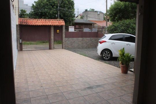 Garagem de casa à venda com 3 quartos, 180m² em Costa E Silva, Porto Alegre