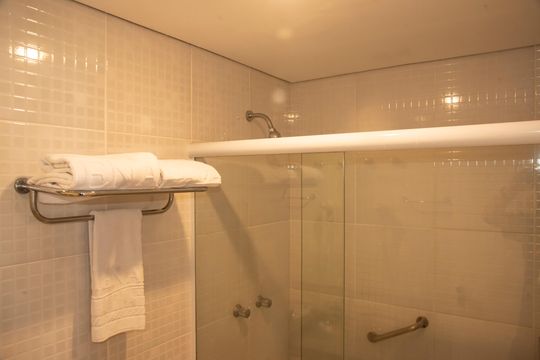 Banheiro de casa de condomínio para alugar com 1 quarto, 45m² em Vila Clementino, São Paulo