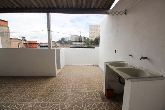 Área de Serviço de casa para alugar com 2 quartos, 100m² em Jardim Santo Antonio, São Paulo