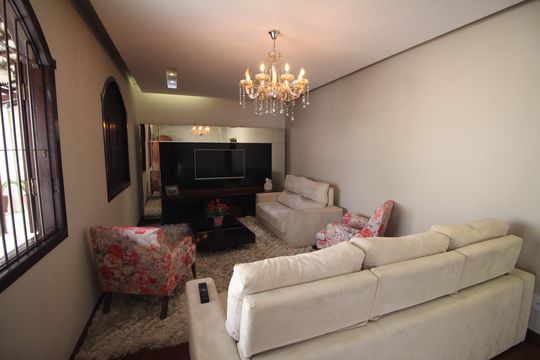 Sala de casa à venda com 3 quartos, 420m² em Tirol (Barreiro), Belo Horizonte