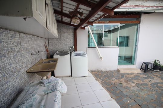 Área de Serviço de casa à venda com 3 quartos, 420m² em Tirol (Barreiro), Belo Horizonte
