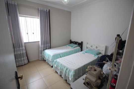 Quarto 2 de casa à venda com 3 quartos, 420m² em Tirol (Barreiro), Belo Horizonte