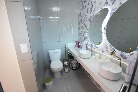 Banheiro da Suíte de casa à venda com 3 quartos, 420m² em Tirol (Barreiro), Belo Horizonte