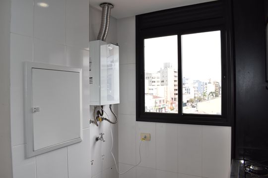 Cozinha de apartamento para alugar com 2 quartos, 53m² em São Francisco, Curitiba