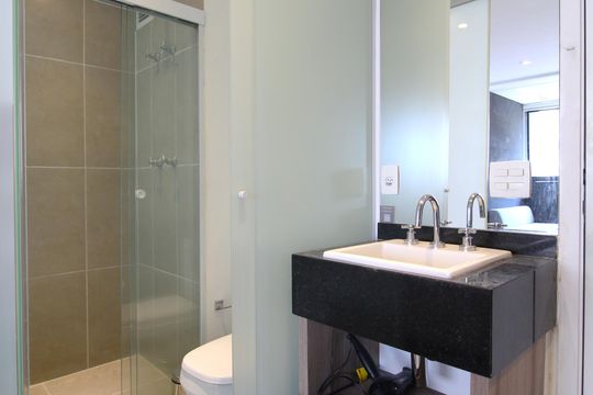 Banheiro de kitnet/studio à venda com 1 quarto, 28m² em Vila Olímpia, São Paulo