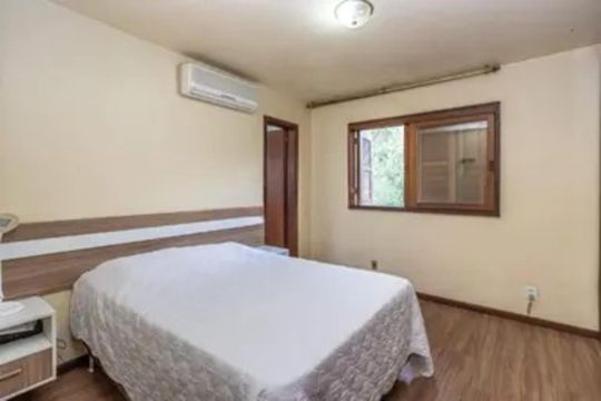 Quarto 1 de casa para alugar com 3 quartos, 300m² em Partenon, Porto Alegre
