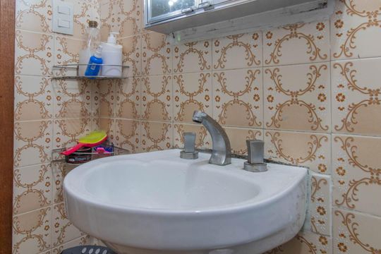 Banheiro de apartamento para alugar com 2 quartos, 60m² em Menino Deus, Porto Alegre