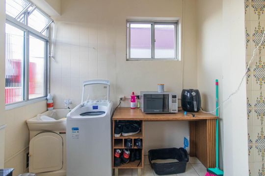 Cozinha de apartamento para alugar com 2 quartos, 60m² em Menino Deus, Porto Alegre