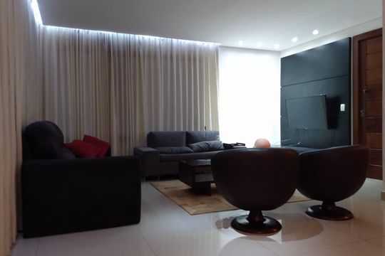 Sala de casa de condomínio à venda com 5 quartos, 350m² em Condados da Lagoa, Lagoa Santa