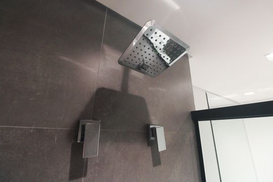 Banheiro de kitnet/studio para alugar com 1 quarto, 31m² em Vila Gomes Cardim, São Paulo