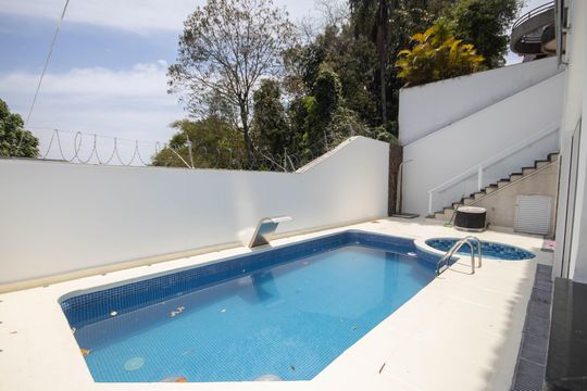 Piscina de casa para alugar com 4 quartos, 330m² em Vila Irmaos Arnoni, São Paulo