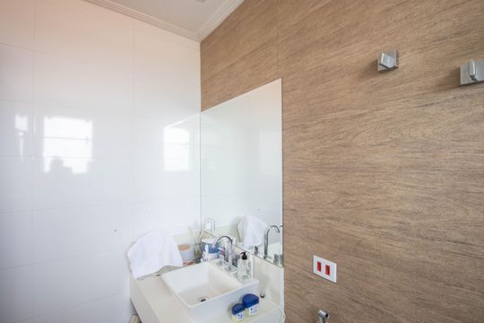Banheiro da Suíte 2 de casa para alugar com 4 quartos, 330m² em Vila Irmaos Arnoni, São Paulo