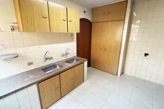 Cozinha de casa à venda com 4 quartos, 360m² em Alto de Pinheiros, São Paulo