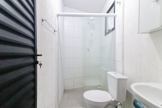 Banheiro de kitnet/studio para alugar com 1 quarto, 32m² em Jardim Ester, São Paulo