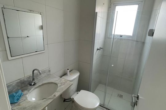 Banheiro de apartamento à venda com 2 quartos, 53m² em Jardim do Lago, São Paulo