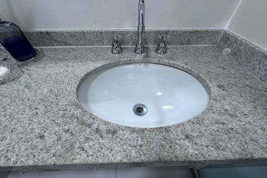 Banheiro Social de apartamento à venda com 2 quartos, 81m² em Recreio dos Bandeirantes, Rio de Janeiro