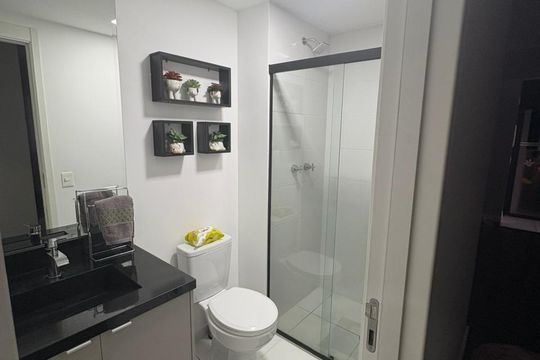 Banheiro de apartamento à venda com 2 quartos, 90m² em Vila Independencia, São Paulo