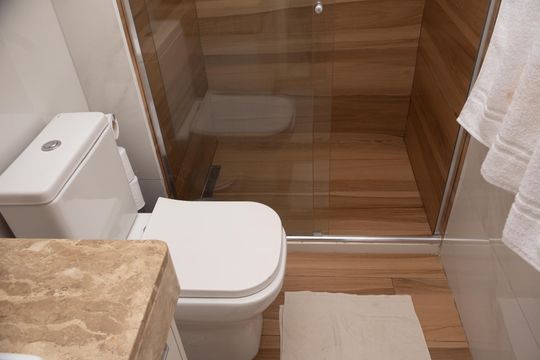 Banheiro da Suíte de apartamento para alugar com 2 quartos, 62m² em Narandiba, Salvador