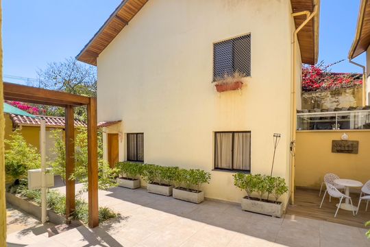 Fachada de casa à venda com 3 quartos, 150m² em Vila Monumento, São Paulo