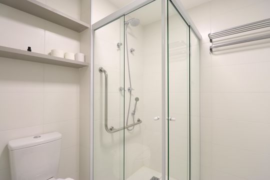 Banheiro Social de kitnet/studio para alugar com 1 quarto, 25m² em Pompeia, São Paulo