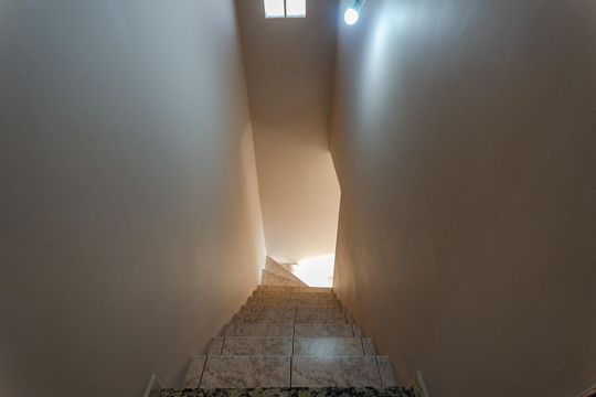 Escada de casa para alugar com 3 quartos, 181m² em Vila Serralheiro, São Paulo