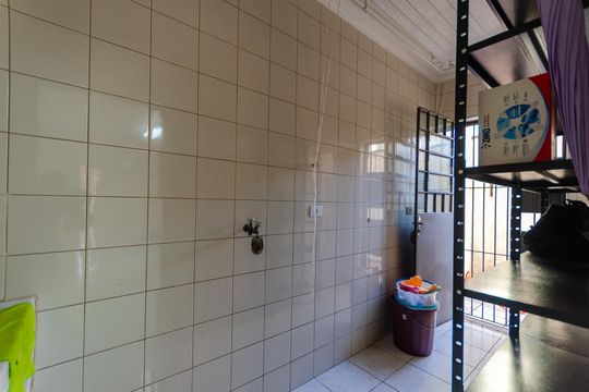 Área de Serviço de casa para alugar com 3 quartos, 181m² em Vila Serralheiro, São Paulo