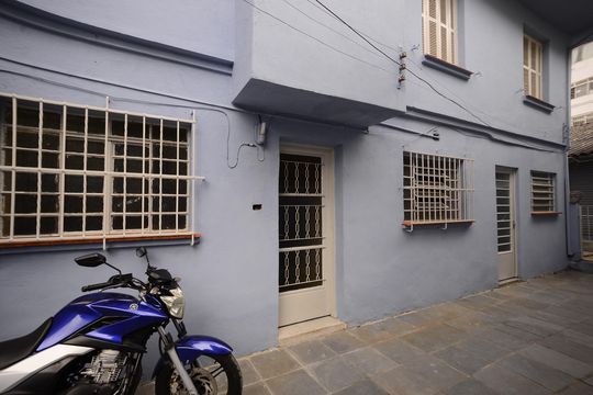 Fachada de casa à venda com 3 quartos, 300m² em Jardim da Glória, São Paulo