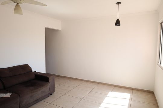Sala de apartamento para alugar com 3 quartos, 75m² em Jardim Ubirajara, São Paulo