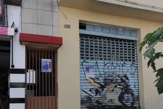 Fachada de casa à venda com 4 quartos, 287m² em Vila California, São Paulo