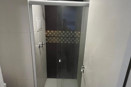 Banheiro de apartamento à venda com 1 quarto, 41m² em Vila Carioca, São Paulo