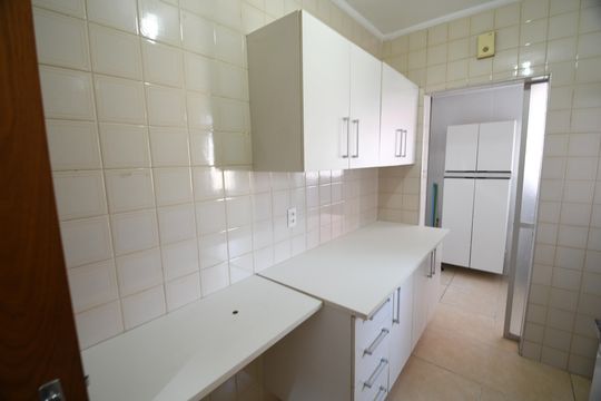 Cozinha de apartamento à venda com 1 quarto, 57m² em Conceicao, Campinas