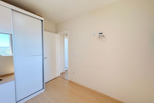 Quarto 2 de apartamento à venda com 2 quartos, 54m² em Vila Nova Esperia, Jundiaí
