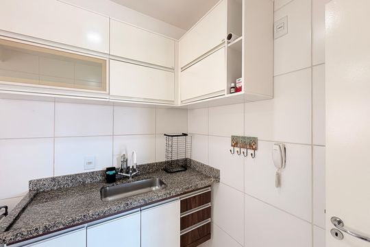 Cozinha de apartamento à venda com 2 quartos, 54m² em Vila Nova Esperia, Jundiaí