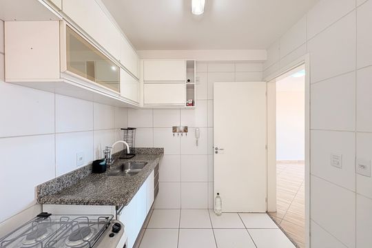 Cozinha de apartamento à venda com 2 quartos, 54m² em Vila Nova Esperia, Jundiaí