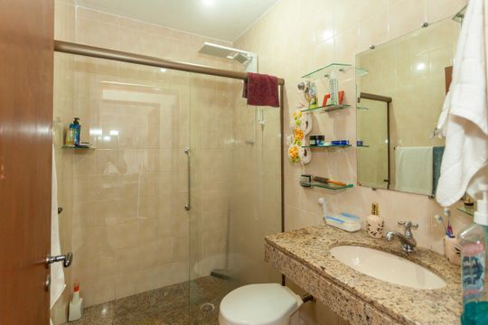 Banheiro Social de casa à venda com 5 quartos, 160m² em Vila Campo Grande, São Paulo